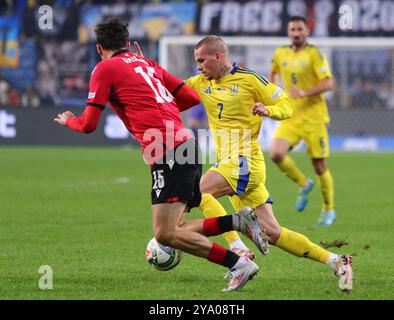 Poznan, Polonia. 11 ottobre 2024. Mykhailo Mudryk dell'Ucraina (#7) attacca durante la partita della UEFA Nations League Ucraina contro Georgia allo stadio Poznan di Poznan, Polonia. Crediti: Oleksandr Prykhodko/Alamy Live News Foto Stock