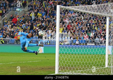 Poznan, Polonia. 11 ottobre 2024. Portiere georgiano Giorgi Mamardashvili (#12) in azione durante la partita della UEFA Nations League Ucraina contro Georgia allo stadio Poznan di Poznan, Polonia. Crediti: Oleksandr Prykhodko/Alamy Live News Foto Stock