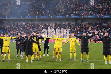 Poznan, Polonia. 11 ottobre 2024. I giocatori ucraini ringraziano i tifosi dopo la partita della UEFA Nations League Ucraina contro Georgia allo stadio Poznan di Poznan, Polonia. Crediti: Oleksandr Prykhodko/Alamy Live News Foto Stock