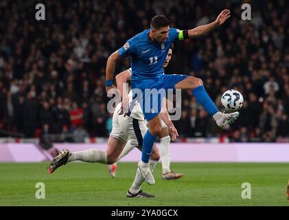 Londra, Regno Unito. 10 ottobre 2024. Tasos Bakasetas della Grecia in azione. Inghilterra contro Grecia, partita del gruppo F della UEFA Nations League allo stadio Wembley di Londra giovedì 10 ottobre 2024. Solo per uso editoriale. foto di Sandra Mailer/Andrew Orchard fotografia sportiva/Alamy Live News Credit: Andrew Orchard fotografia sportiva/Alamy Live News Foto Stock