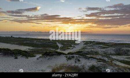 Florianopolis, spiaggia di Campeche all'alba. Brasile. Quartiere di Rio Tavares Foto Stock