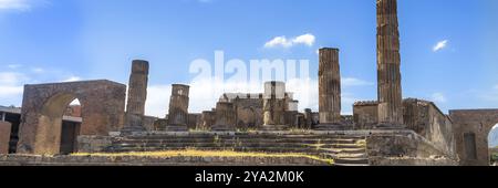 Costiera amalfitana, Mar Mediterraneo, Italia. Banner del sito Web Foto Stock