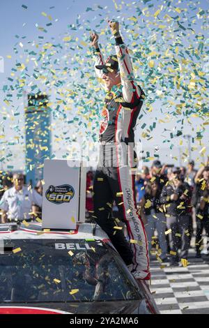 Christopher Bell celebra la sua vittoria per The Shriners Children's 500 ad Avondale, Arizona, USA, Nord America Foto Stock