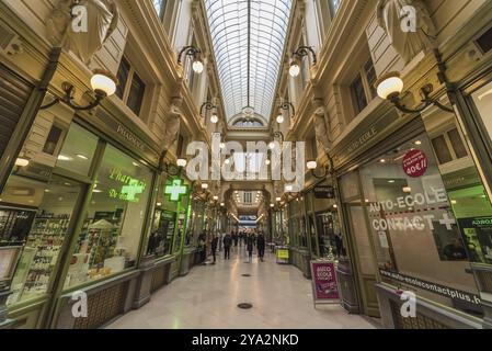 Bruxelles, Belgio, 03 08 2019: Il centro commerciale e d'arte decorato chiamato Passage du Nord in stile eclettico nella città vecchia, in Europa Foto Stock