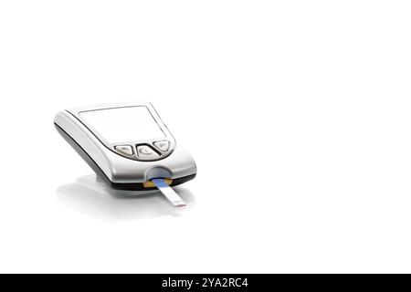 Misurazione della concentrazione di glucosio nel sangue con un glucometro Foto Stock