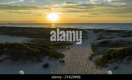 Florianopolis, spiaggia di Campeche all'alba. Brasile. Quartiere di Rio Tavares Foto Stock