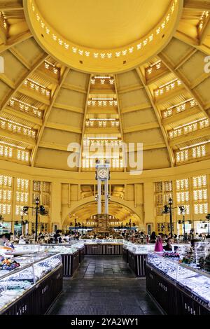 Mercato centrale interno in vecchio stile art deco di Psar thmei a phnom penh cambogia Foto Stock