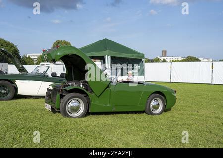 Copenaghen, Danimarca, 2 agosto 2024: Una Austin Healey Sprite verde d'epoca al Copenhagen Historic Grand Prix, Europa Foto Stock