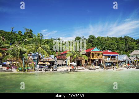 Il villaggio principale dell'isola paradisiaca di Koh rong in cambogia Foto Stock