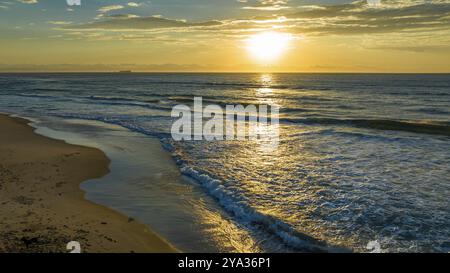 Florianopolis, spiaggia di Campeche all'alba. Brasile. Quartiere di Rio Tavares Foto Stock