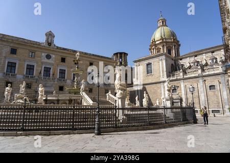 Palermo, Italia, 20 luglio 2023: La famosa Fontana Pretoriana nel centro storico della città, in Europa Foto Stock