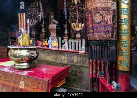 Dettagli dell'altare del Santuario all'interno del famoso tempio cinese a-ma a macao in cina Foto Stock