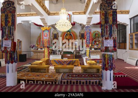 Leh, India, 10 aprile 2023: Interno di un tempio nel monastero di Spituk, Asia Foto Stock