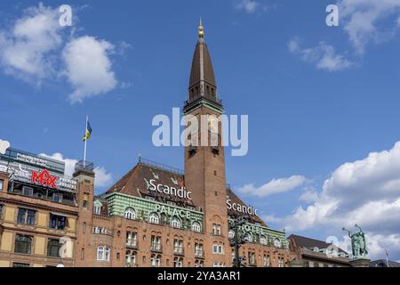 Copenaghen, Danimarca, 14 luglio 2023: Facciata dello Scandic Palace Hotel nella Piazza del Municipio, Europa Foto Stock