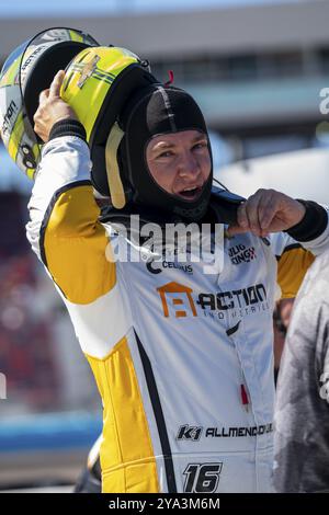 AJ Allmendinger sale in pista per allenarsi per la Call811.com Every Dig. Ogni volta. 200 ad Avondale, Arizona, Stati Uniti, Nord America Foto Stock