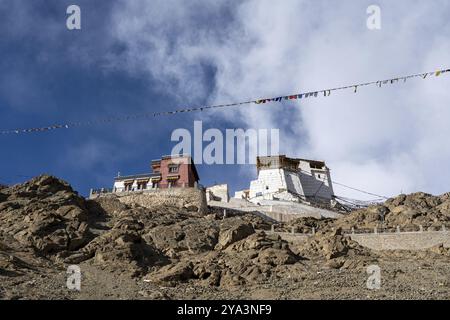 Leh, India, 4 aprile 2023: Monastero di Namgyal Tsemo, un monastero buddista situato sulla cima di una collina che si affaccia su Leh, Asia Foto Stock