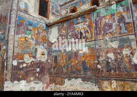 Affreschi all'esterno della chiesa di roccia o Kaya Kilisesi nel monastero di Sumela. Trabzon Turchia - 8.3.2024 Foto Stock