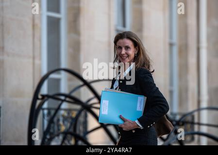 FRANCIA-POLITICA-GOVERNO-ELYSEE Charlotte Parmentier-Lecocq, ministro associato al Ministro della solidarietà, dell'autonomia e dell'uguaglianza tra donne e uomini, responsabile delle persone con disabilità, presso il Palazzo Elysee per il Consiglio dei ministri. A Parigi, il 10 ottobre 2024. PARIGI ILE-DE-FRANCE FRANCIA COPYRIGHT: XANDREAXSAVORANIXNERIX FRANCE-POLITICS-GOVERNMENT-ELYSE ASAVORANINERI-13 Foto Stock