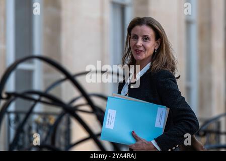 FRANCIA-POLITICA-GOVERNO-ELYSEE Charlotte Parmentier-Lecocq, ministro associato al Ministro della solidarietà, dell'autonomia e dell'uguaglianza tra donne e uomini, responsabile delle persone con disabilità, presso il Palazzo Elysee per il Consiglio dei ministri. A Parigi, il 10 ottobre 2024. PARIGI ILE-DE-FRANCE FRANCIA COPYRIGHT: XANDREAXSAVORANIXNERIX FRANCE-POLITICS-GOVERNMENT-ELYSE ASAVORANINERI-12 Foto Stock