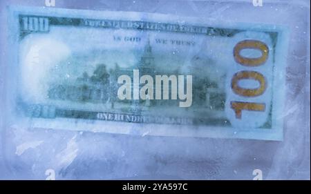 100 dollari USA congelati sotto uno strato di ghiaccio a scopo di progettazione Foto Stock