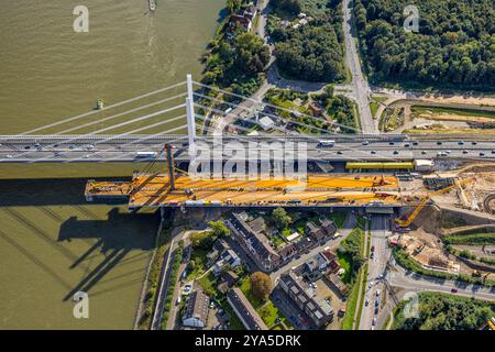 Luftbild, Großbaustelle Autobahn A40 Rheinbrücke Neuenkamp, Binnenschifffahrt Fluss Rhein, Neuenkamp, Duisburg, Ruhrgebiet, Nordrhein-Westfalen, Deutschland ACHTUNGxMINDESTHONORARx60xEURO *** Vista aerea, autostrada A40 sul Reno Neuenkamp, navigazione interna sul fiume Reno, Neuenkamp, Duisburg, regione della Ruhr, Renania settentrionale-Vestfalia, Germania ACHTUNGxMINDESTHONORARx60xEURO Foto Stock