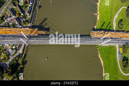 Luftbild, Großbaustelle Autobahn A40 Rheinbrücke Neuenkamp, Binnenschifffahrt Fluss Rhein, Neuenkamp, Duisburg, Ruhrgebiet, Nordrhein-Westfalen, Deutschland ACHTUNGxMINDESTHONORARx60xEURO *** Vista aerea, autostrada A40 sul Reno Neuenkamp, navigazione interna sul fiume Reno, Neuenkamp, Duisburg, regione della Ruhr, Renania settentrionale-Vestfalia, Germania ACHTUNGxMINDESTHONORARx60xEURO Foto Stock