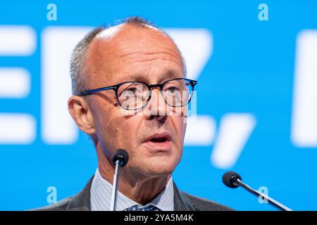 Augusta, Baviera, Germania - 12 ottobre 2024: Conferenza di partito della CSU (Unione Cristiana sociale in Baviera) ad Augusta. Cancelliere candidato della CDU Friedrich Merz come ospite. Foto ritratto *** Parteitag der CSU (Unione Christlich-Soziale a Bayern) ad Augusta. Kanzlerkanidat der CDU Friedrich Merz zu Gast. Ritratto Aufnahme credito: MB NEWS/Alamy Live News Foto Stock