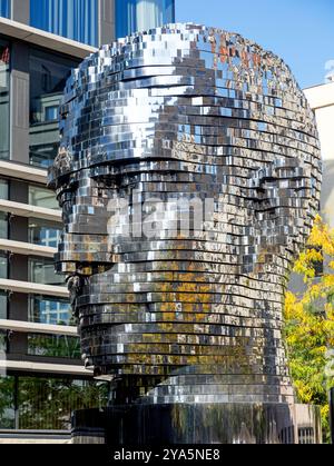 Una scultura a rotazione di 42 strati di Franz Kafkas di David Cerny Praga Repubblica Ceca Foto Stock