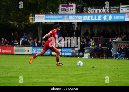 Bahlingen, Germania. 17 settembre 2024. Freisto? Durch Hasan Pepi? (Bahlinger SC Nr. 27) von 20m Regionalliga S?dwest, Bahlinger SC vs SV Stuttgarter Kickers, LE NORMATIVE DFB/DFL del 12.10.2024 VIETANO QUALSIASI USO DI FOTOGRAFIE COME SEQUENZE DI IMMAGINI E/O QUASI-VIDEO/dpa/Alamy Live News Foto Stock