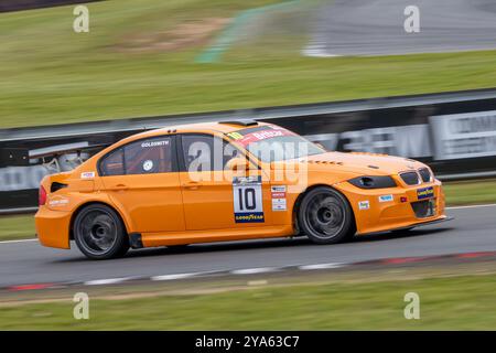 Lee Goldsmith con la sua BMW M3 E90 Britcar durante la gara del Rowe Britcar Trophy Championship 2023 a Snetterton, Norfolk, Regno Unito Foto Stock