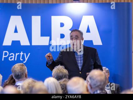 Foto del file datata 14/01/23 di Alex Salmond che ha parlato ad una riunione dell'Assemblea Nazionale speciale DI ALBA di oltre 300 attivisti indipendentisti presso il Centro Charteris di Edimburgo. L'ex primo ministro scozzese e attuale leader del Partito Alba è morto all'età di 69 anni. Data di pubblicazione: Sabato 12 ottobre 2024. Foto Stock