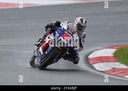 Longfield, Regno Unito. 12 ottobre 2024. Danny Kent di McAMS Racing Yamaha si appresta a vincere l'11° round del Bennetts British Super Bike Championship a Brands Hatch, Longfield, Inghilterra, il 12 ottobre 2024. Foto di Ken Sparks. Solo per uso editoriale, licenza richiesta per uso commerciale. Non utilizzare in scommesse, giochi o pubblicazioni di singoli club/campionato/giocatori. Crediti: UK Sports Pics Ltd/Alamy Live News Foto Stock