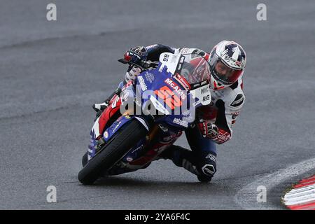 Longfield, Regno Unito. 12 ottobre 2024. Danny Kent di McAMS Racing Yamaha si appresta a vincere l'11° round del Bennetts British Super Bike Championship a Brands Hatch, Longfield, Inghilterra, il 12 ottobre 2024. Foto di Ken Sparks. Solo per uso editoriale, licenza richiesta per uso commerciale. Non utilizzare in scommesse, giochi o pubblicazioni di singoli club/campionato/giocatori. Crediti: UK Sports Pics Ltd/Alamy Live News Foto Stock