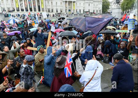 Londra, Regno Unito. 12 ottobre 2024. I cristiani marciarono per la "marcia per Gesù" da Downing Street a Trafalgar Square per celebrare e onorare Gesù. Crediti: Andrea Domeniconi/Alamy Live News Foto Stock