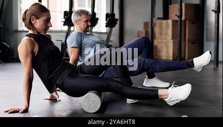 Rullo in schiuma per plancia per nodo muscolare in palestra Foto Stock