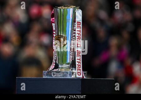 Una panoramica dettagliata del trofeo della Grand Final dopo il Grand Final Match di Betfred Super League Wigan Warriors vs Hull KR a Old Trafford, Manchester, Regno Unito, 12 ottobre 2024 (foto di Craig Thomas/News Images) Foto Stock