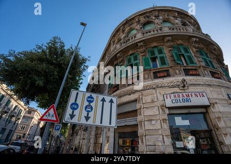 Messina, Italia - 22 maggio 2024: ABC Storefront locale nel cuore di Messina. Foto Stock