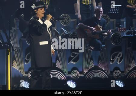 Concerto di musica del cantante italiano - Renato Zero in Autoritratto tour 2024 il cantante italiano Renato Zero sul palco durante il suo tour di Autoritatto 2024 all'Unipol Arena, Casalecchio Bologna, 12 ottobre 2024. Foto: Michele Nucci Casalecchio Bologna Unipol Arena Italia Copyright: XMichelexNuccix/xLiveMediax LPM 1554578 Foto Stock