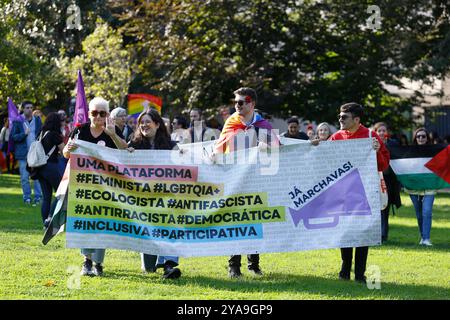 Viseu, PT, PORTOGALLO. 12 ottobre 2024. Viseu (PT) 10/12/2024 - LGBTQIA MARCH IN VISEU - la 7a marcia Viseu per i diritti LGBTQIA si è svolta sabato pomeriggio (12) a Viseu. "Con un garofano sul petto contro l'orgoglio e prejudiceÃ¢â‚¬Â è stato lo slogan scelto per la settima edizione dell'iniziativa che si è svolta per le strade della città per celebrare la comunità e il Ã¢â‚¬Å anniversario del 25 aprile 50. La marcia è organizzata dalla piattaforma Ja Marchavas. (Foto: Alexandre Gomes/Thenews2/Zumapress) (Credit Image: © Alexandre Gomes/TheNEWS2 via ZUMA Press Wire) EDITORIALE USA Foto Stock