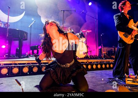 12 ottobre 2024, regno unito: ABIGAIL MORRIS di THE LAST DINNER PARTY - ( voce) della band inglese The Last Dinner Party che si esibisce a Mountford Hall , Liverpool UK (Credit Image: © Andy Von Pip/ZUMA Press Wire) SOLO USO EDITORIALE! Non per USO commerciale! Foto Stock