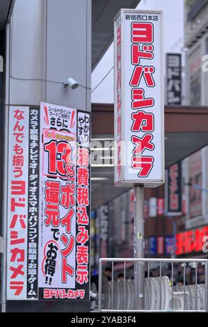 La sede della Yodobashi Camera a Shinjuku, Tokyo JP Foto Stock