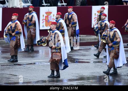 Madrid, Spagna. 12 ottobre 2024. I soldati sfilano durante la celebrazione della giornata Nazionale a Madrid, Spagna, 12 ottobre 2024. Crediti: Gustavo Valiente/Xinhua/Alamy Live News Foto Stock