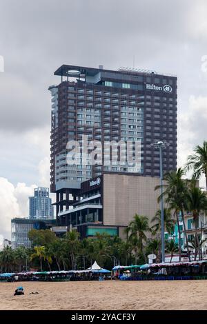 Pattaya, Tailandia - settembre 27 2024: L'hotel Hilton Pattaya accanto alla spiaggia di Pattaya. Foto Stock