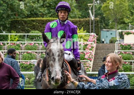 Ascot, Regno Unito. 6 settembre 2024. Il fantino Sean Levey vince la National RaceHorse Week handicap Stakes (Classe 2) al Big Food and Festival Weekend supportato da Chapel Down all'ippodromo di Ascot nel Berkshire. Proprietario della Gallop Racing, allenatore David o'Meara. Crediti: Maureen McLean/Alamy Foto Stock