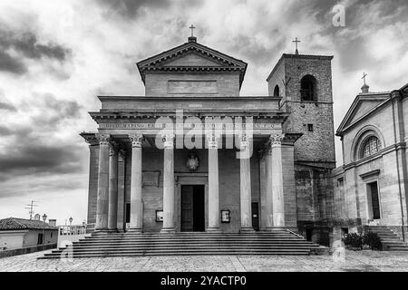 L'iconica facciata della Basilica di San Marino, edificio cattolico che è la chiesa principale della città di San Marino Foto Stock