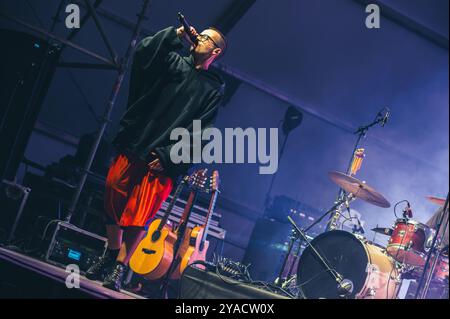 Fotografias del concierto de isabel aaiun y fresquito y mango el jueves 3 de octubre en zaragoza, en la fuente de la hispanidad. Foto Stock