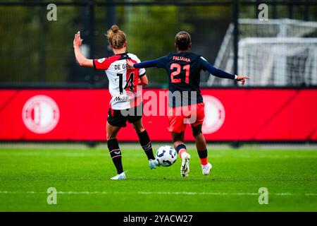 Rotterdam - Esmee de Graaf del Feyenoord Rotterdam durante il terzo round dell'Azerion Vrouwen Eredivisie nella stagione 2024/2025. La partita è ambientata tra il Feyenoord V1 e il FC Utrecht V1 al Nieuw Varkenoord il 13 ottobre 2024 a Rotterdam, nei Paesi Bassi. (VK Sportphoto/Danny de Groot) credito: Yannick Verhoeven/Alamy Live News Foto Stock