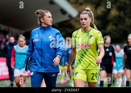 Koeln, Germania. 13 ottobre 2024. Mirella Junker (Co-Trainerin TSG Hoffenheim), Selina Cerci (TSG Hoffenheim, 29) Google Pixel Frauen-Bundesliga, 1. FC K?LN - LE NORMATIVE DFB TSG HOFFENHEIM, K?LN, FRANZ-KREMER-STADION VIETANO QUALSIASI USO DI FOTOGRAFIE COME SEQUENZE DI IMMAGINI E/O QUASI-VIDEO. Credito: dpa/Alamy Live News Foto Stock