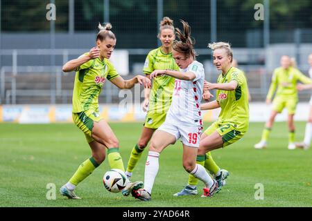 Koeln, Germania. 13 ottobre 2024. Zweikampf Selina Cerci (TSG Hoffenheim, 29), Dora Zeller (1. FC K?ln, 19), Sara Ritter (TSG Hoffenheim, 22) Google Pixel Frauen-Bundesliga, 1. FC K?LN - LE NORMATIVE DFB TSG HOFFENHEIM, K?LN, FRANZ-KREMER-STADION VIETANO QUALSIASI USO DI FOTOGRAFIE COME SEQUENZE DI IMMAGINI E/O QUASI-VIDEO. Credito: dpa/Alamy Live News Foto Stock