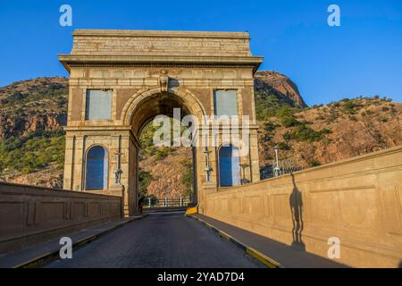 Diga di Hartbeespoort nella provincia nord-occidentale del sudafrica Foto Stock